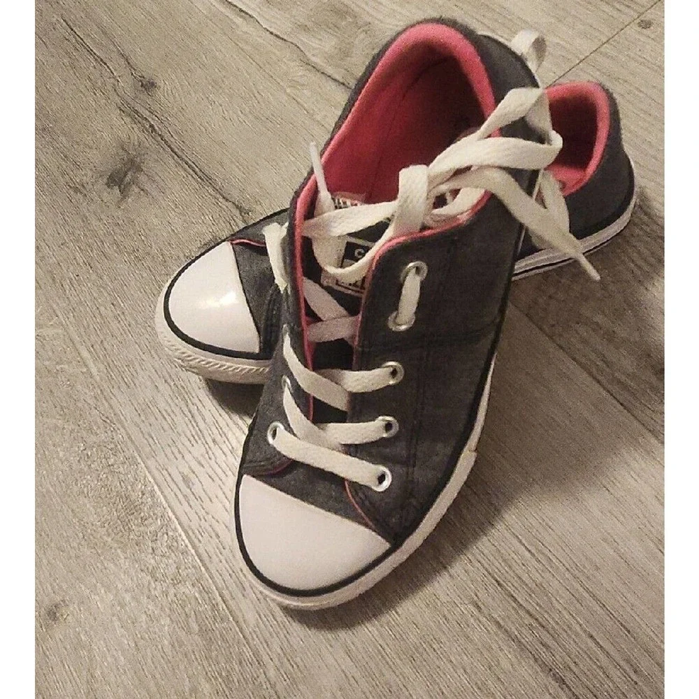 Converse All Star Low Top Shoes Dark‎ Gray With Pink Trim Size 1